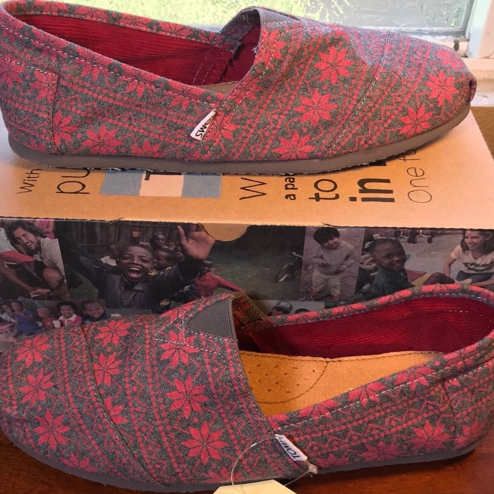 TOMS Classics Red Snowflake slip on Men ,Size 12, - Picture 2 of 4